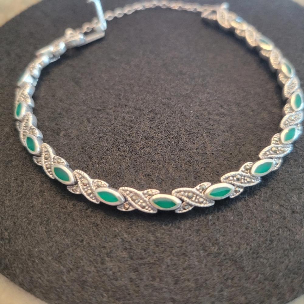 Elegant Sterling Silver and Malachite Bracelet